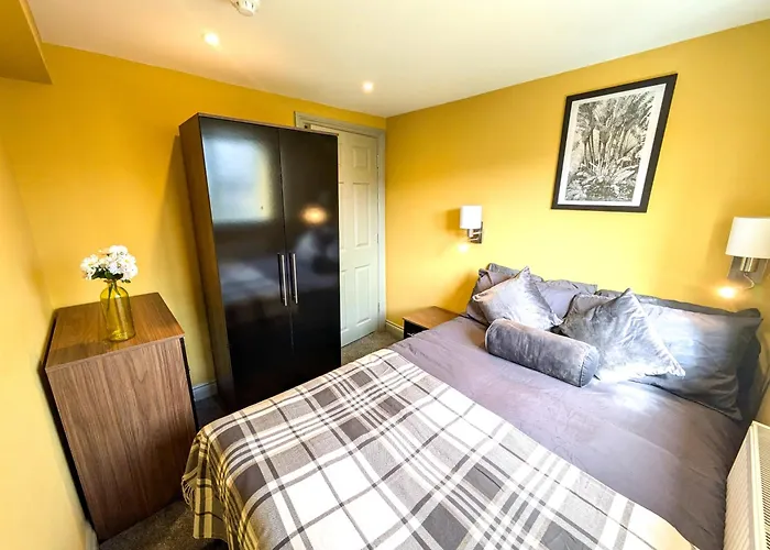 Διαμέρισμα 6 Bed Corporate House - 12 Pendennis Park