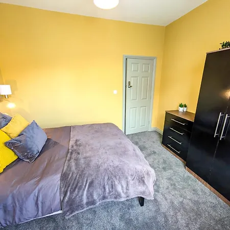 6 Bed Corporate House - 12 Pendennis Park Bristol