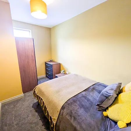 6 Bed Corporate House - 12 Pendennis Park Bristol