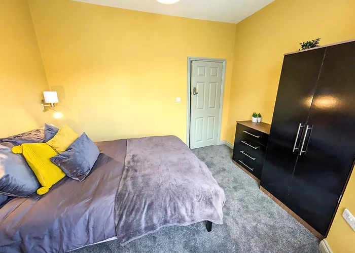 6 Bed Corporate House - 12 Pendennis Park Bristol