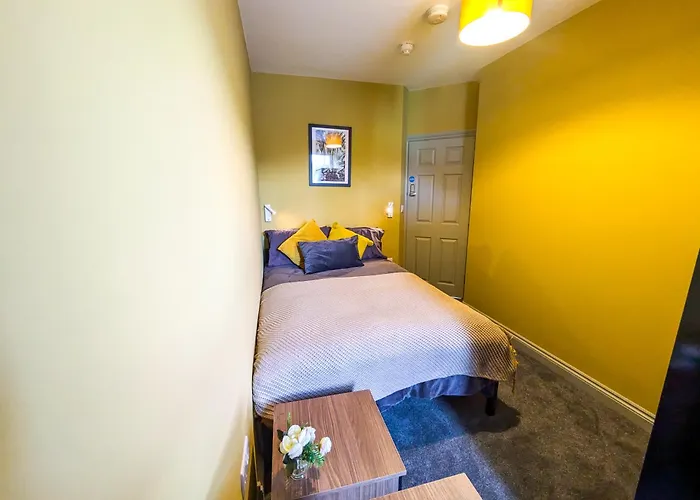 6 Bed Corporate House - 12 Pendennis Park Lägenhet