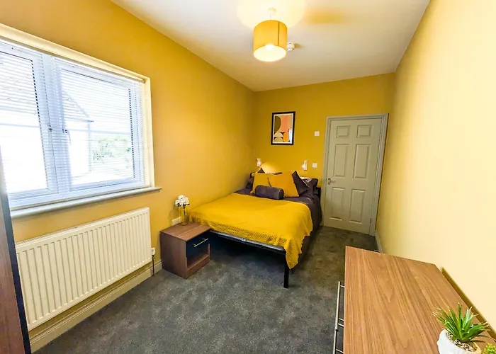 6 Bed Corporate House - 12 Pendennis Park *