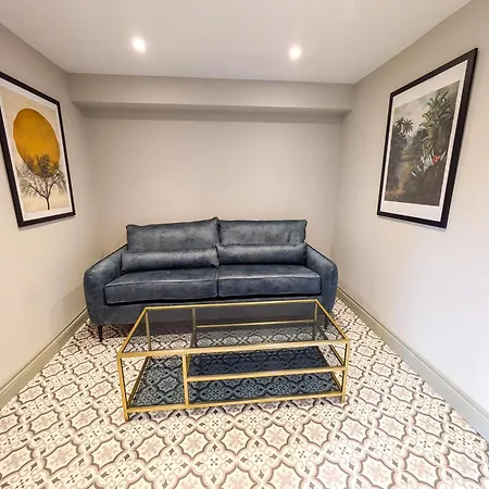 6 Bed Corporate House - 12 Pendennis Park * בריסטול