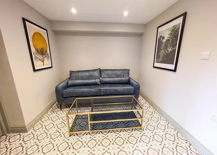 6 Bed Corporate House - 12 Pendennis Park * בריסטול