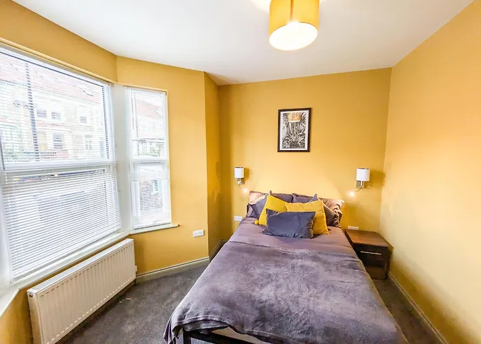 דירה 6 Bed Corporate House - 12 Pendennis Park